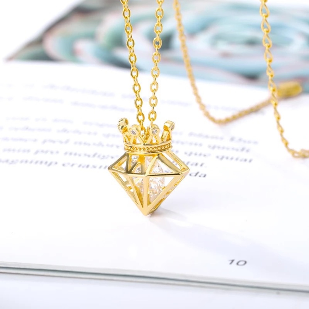 Diamond royal crown shaped gold color glam y2k necklace